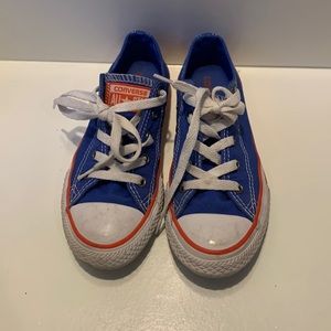 Childs royal blue and orange low-top all star converse